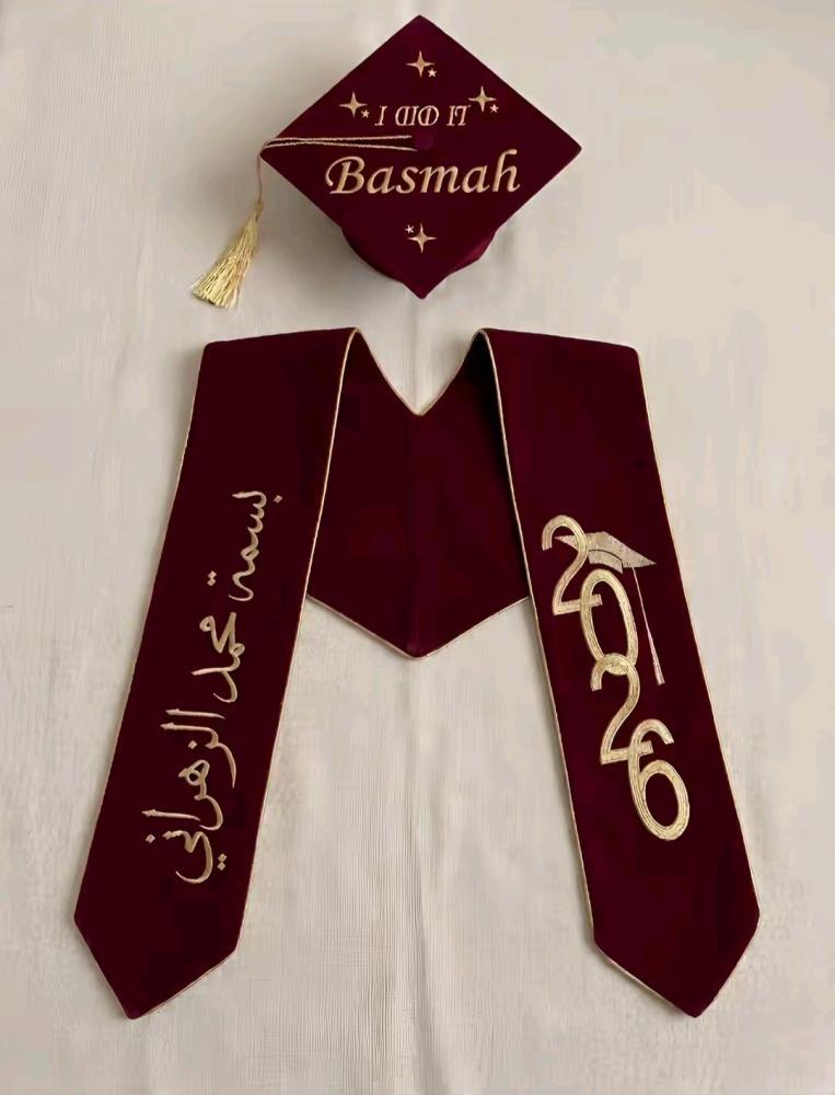 قبعه والوشاح تخرج 2026