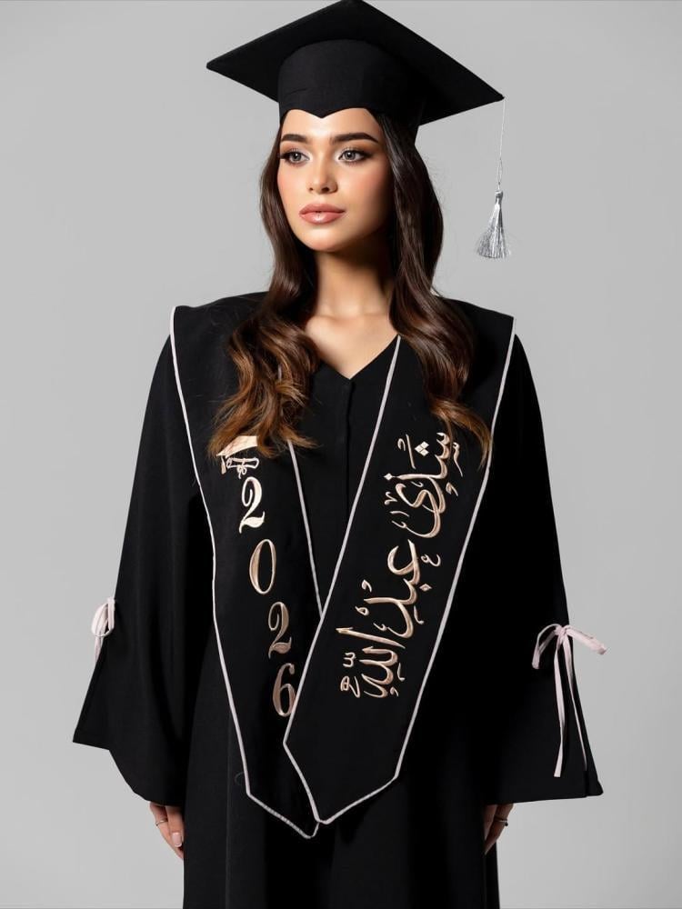 عبايات تخرج 2026 لون اسود