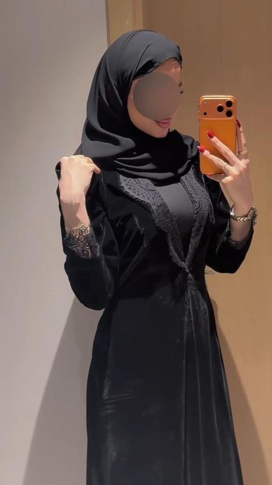عبايه شتويه مخمل مع دانتيل