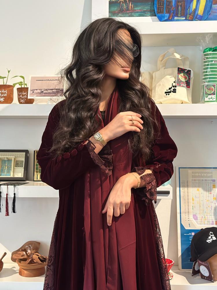 عبايه شتويه مع الطرحه مجاني