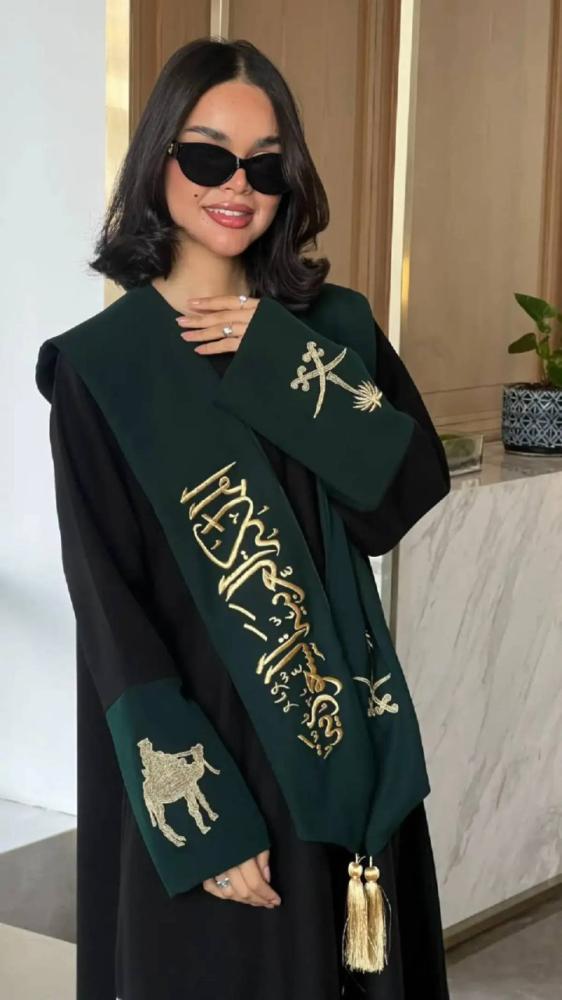 عباية فاخرة مطرزة