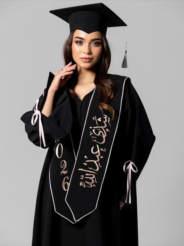 عبايات تخرج 2026 لون اسود