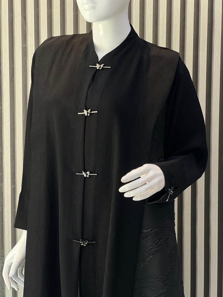 9062 عباية كلوش مشبك