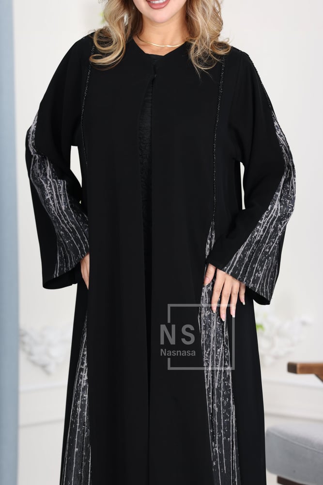 9026 عباية جوانب مشجّر مع شك يدوي