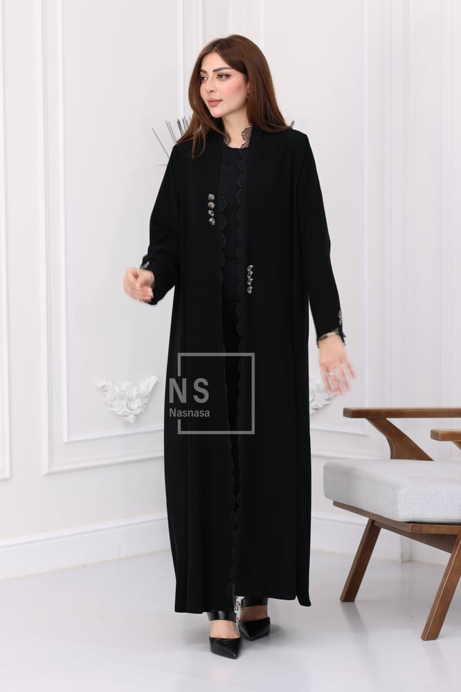 9018 عباية مبطّنة كلفة وأزرار معدنية