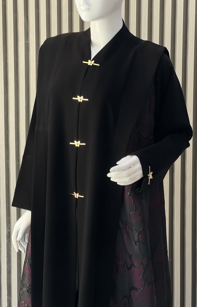 9062 عباية كلوش مشبك