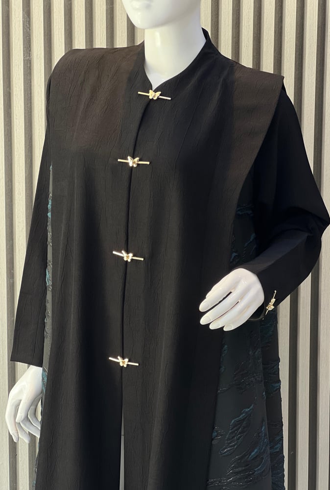 9062 عباية كلوش مشبك