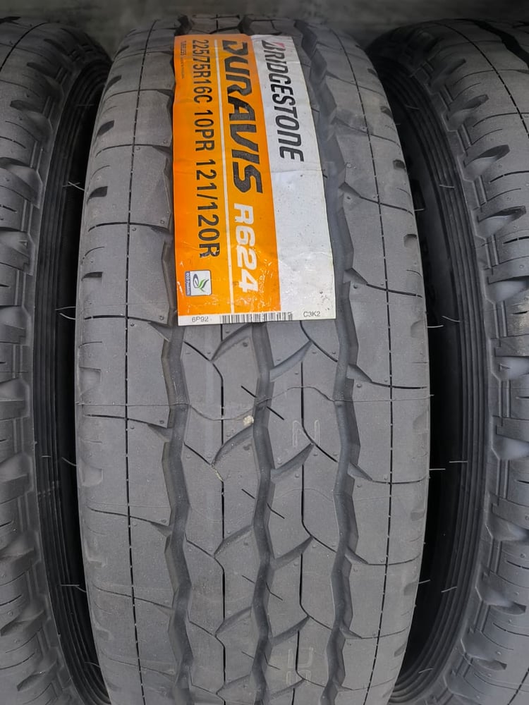 كفر bridgestone 225 75R16 ثبات عالي وأداء موثوق