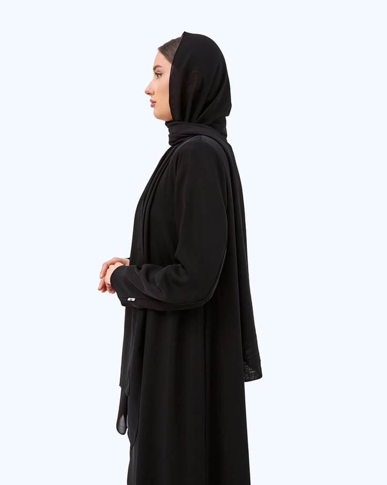 عباية كريب بياقة عالية أسود