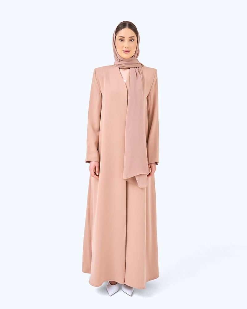 عباية كريب بياقة عالية بيج لحمي