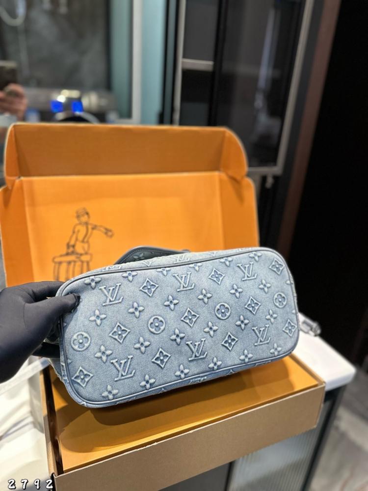 Louis Vuitton Neverfull bag