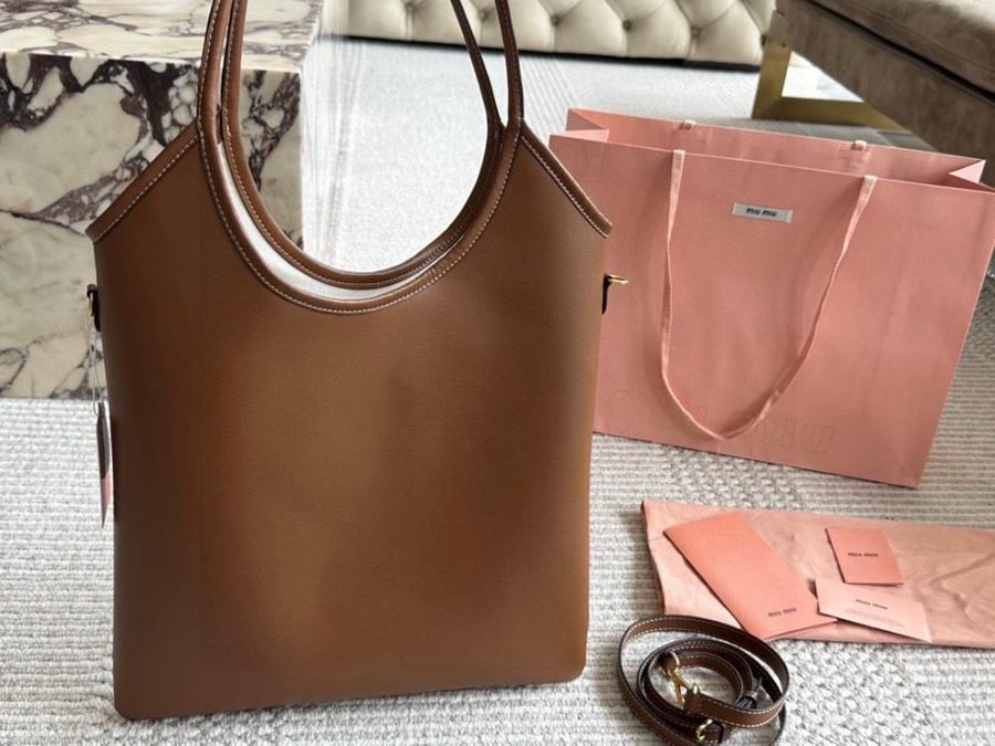 شنطة ميو ميو tote