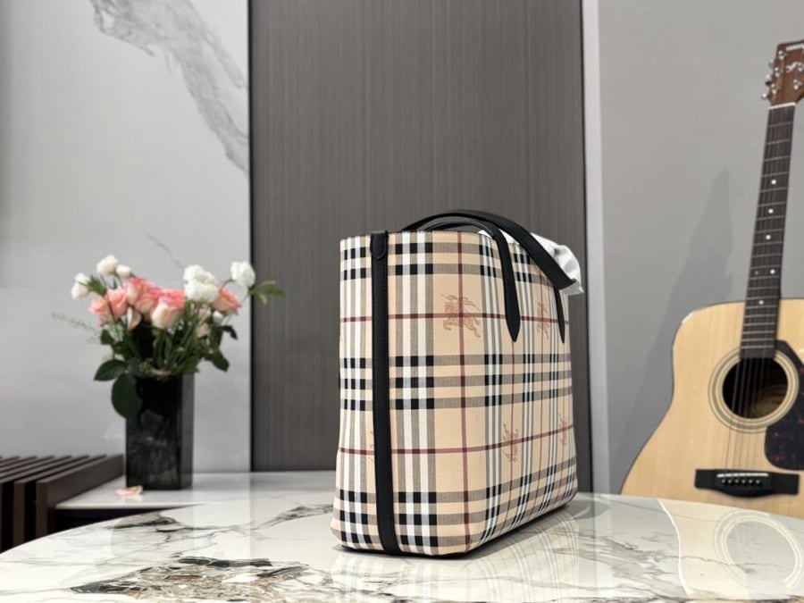 شنطة بربري tote