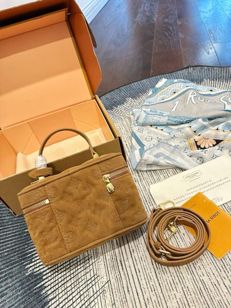 شنطة لويس فيتون فانيتي PM Vanity PM - شمواه بني كتف