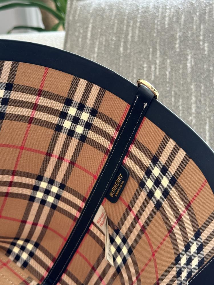 شنطة بربري tote