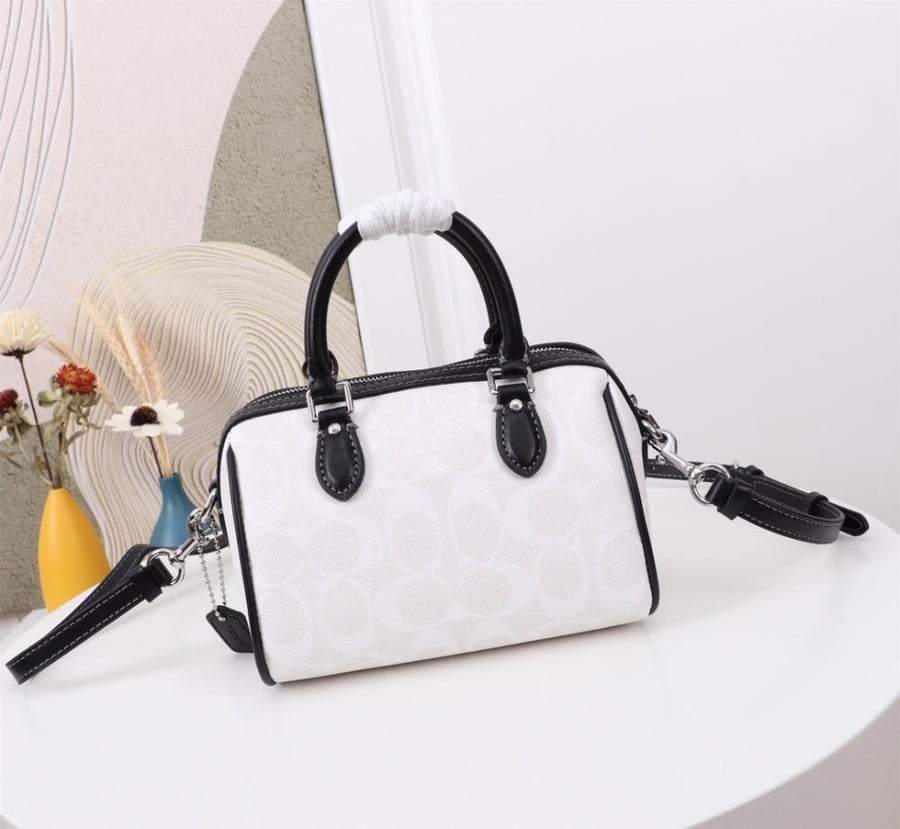 شنطة كوتش بوسطن Mini Boston صغيرة يد وكروس أبيض × أسود