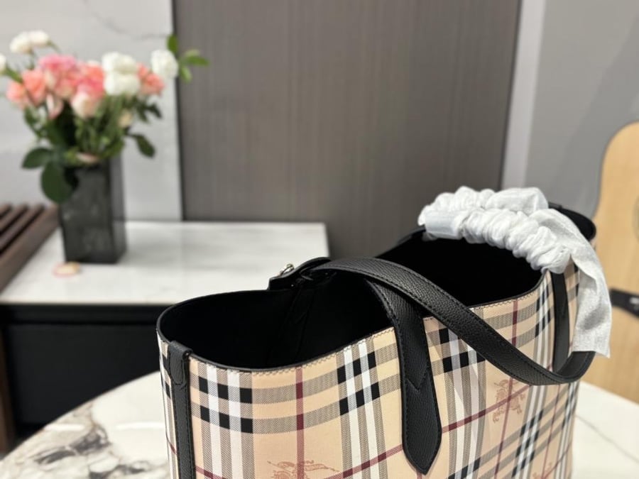 شنطة بربري tote