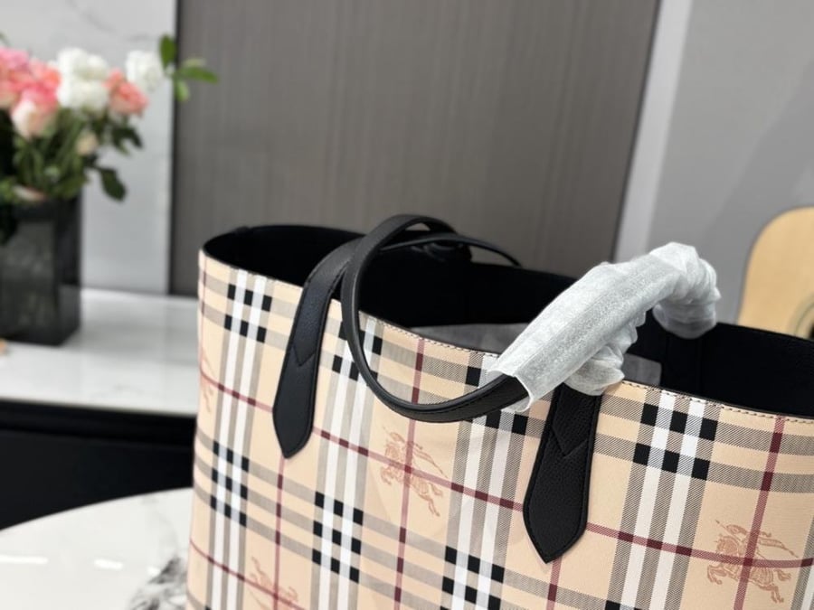 شنطة بربري tote