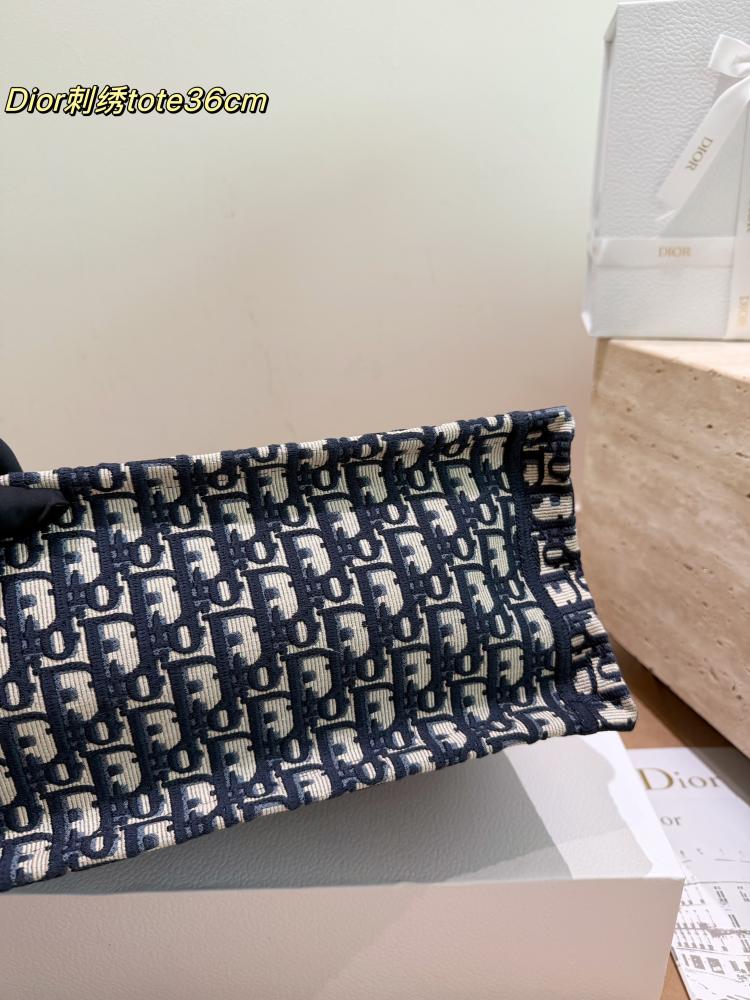 شنطة ديور بوك توت - Book Tote | حقيبة نسائية