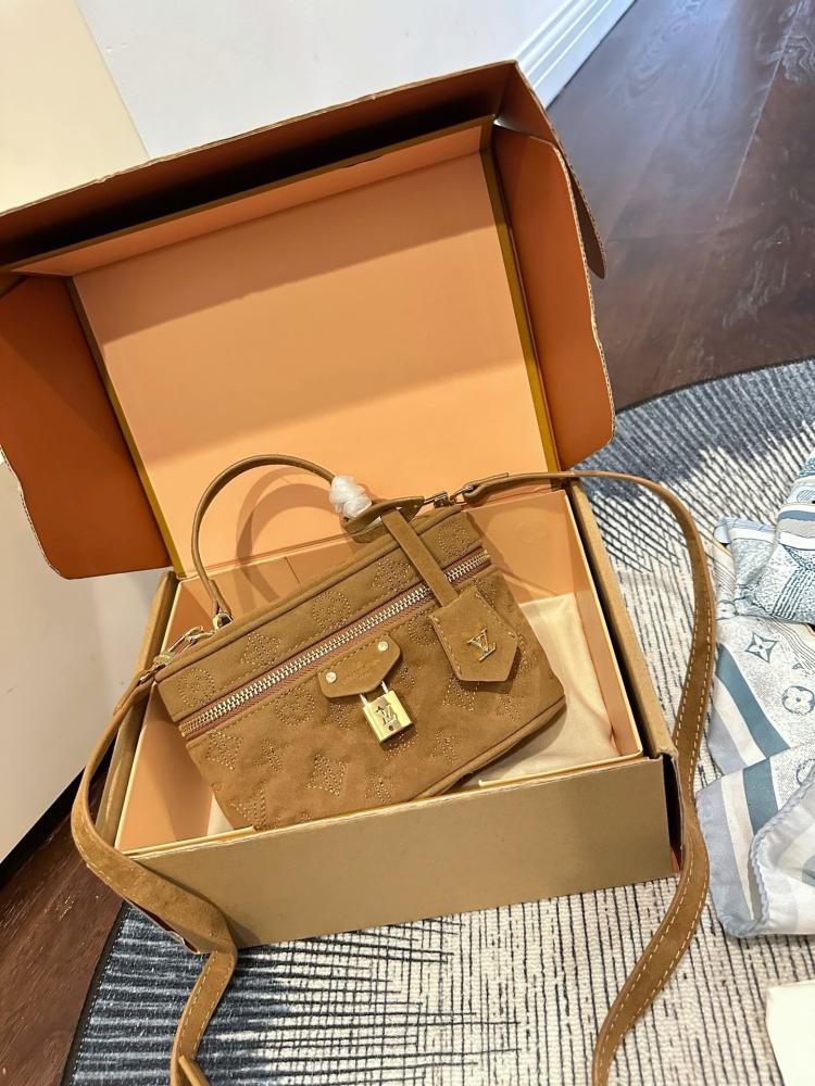 شنطة لويس فيتون فانيتي PM Vanity PM - شمواه بني كتف