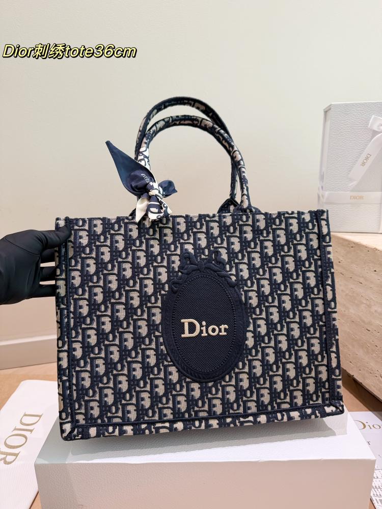 شنطة ديور بوك توت - Book Tote | حقيبة نسائية