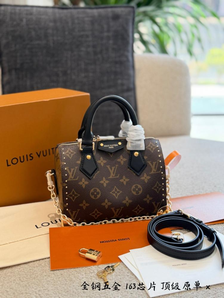 شنطة لويس فيتون soft trunk