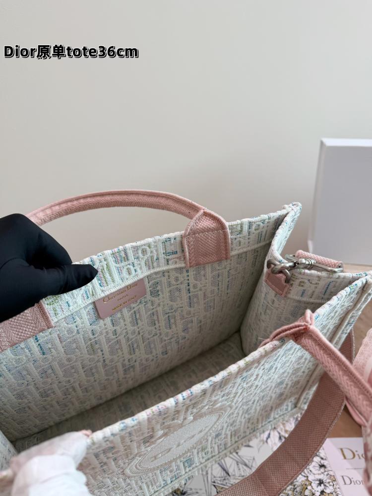 شنطة ديور بوك توت - Book Tote اوبليك مطرزة