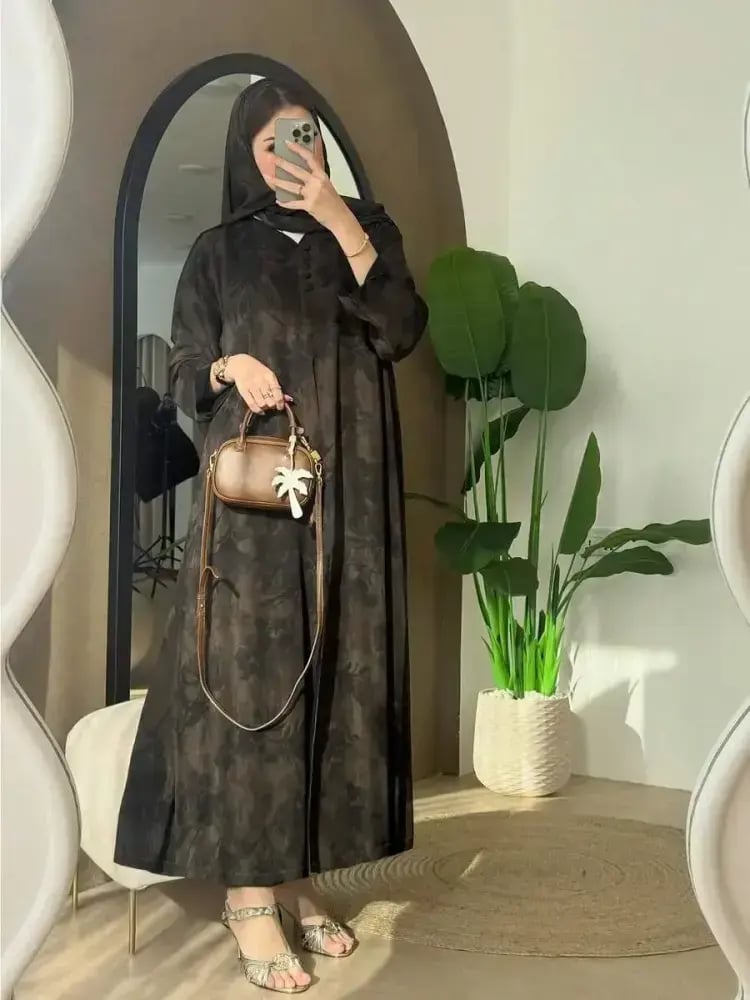 عباءة نسائية أنيقة
