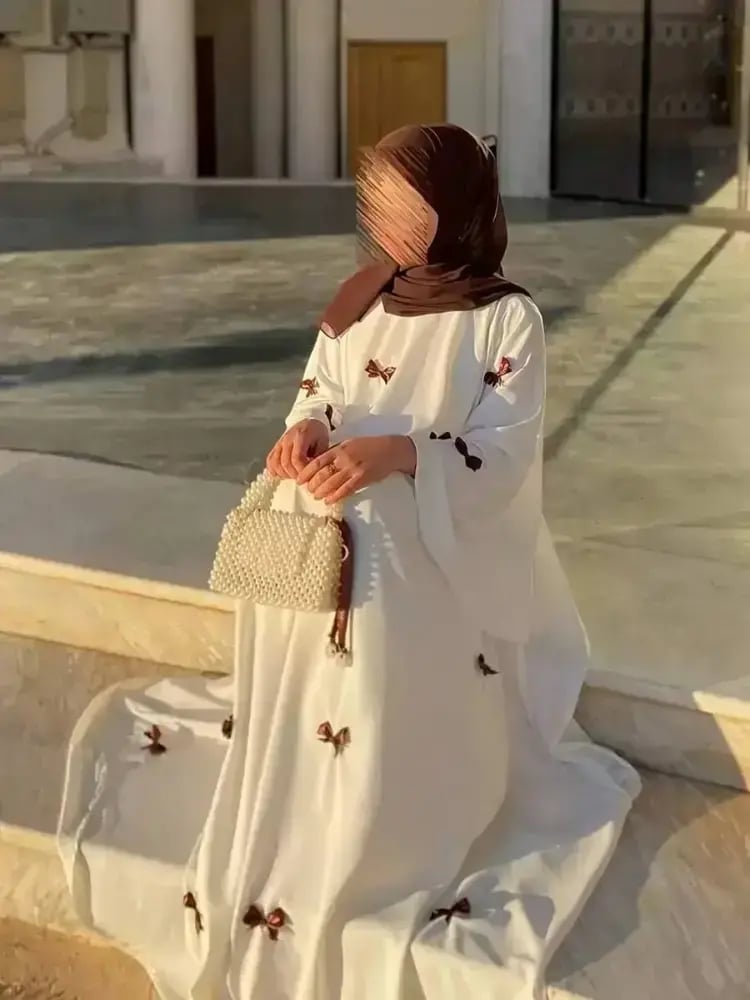 عباءة بياقة دائرية