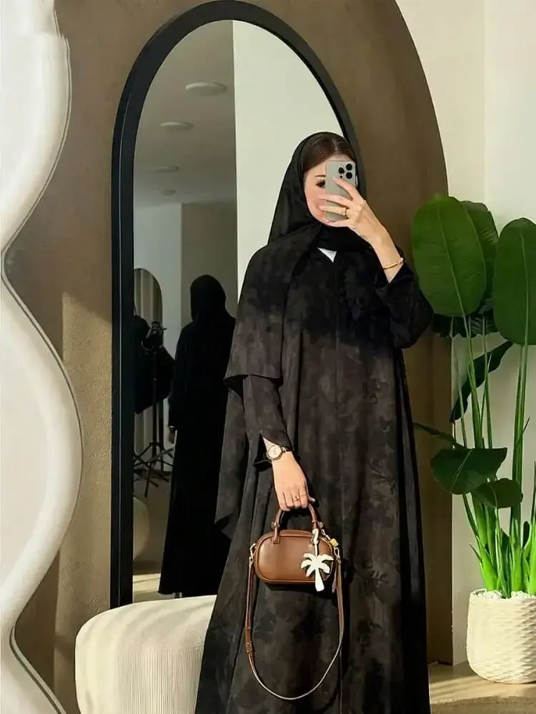 عباءة نسائية أنيقة