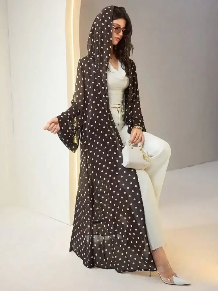 عباية نسائية مع غطاء رأس