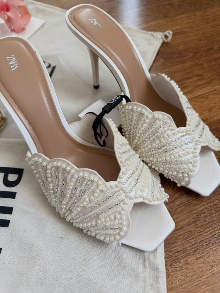 كعب ZARA اللؤلؤ