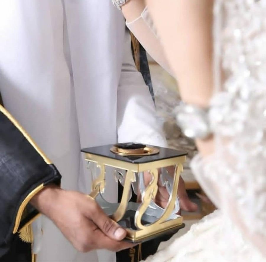 مبخرة بالاسم شكل مربع