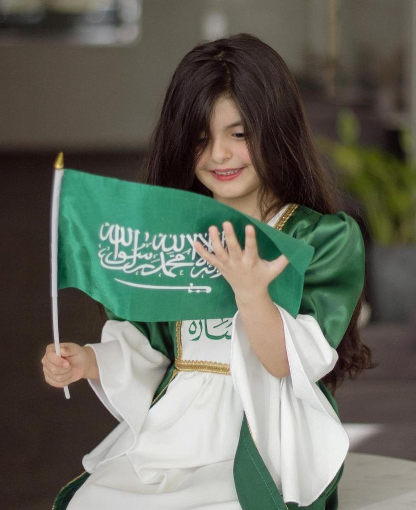 فستان ابيض واخصر