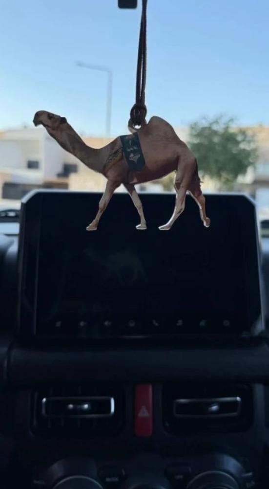 تعليقه اكريليك شكل الجمل