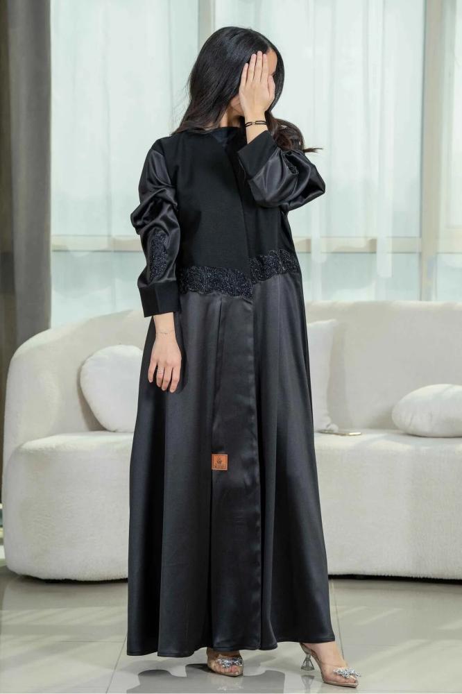 Zahya Abaya عباية كلوش أنيقة بتدخيلات كرستال على الجوانب والأكمام