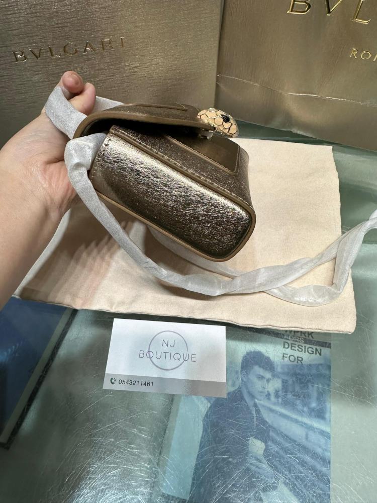Serpenti Forever phone case  من بولغري