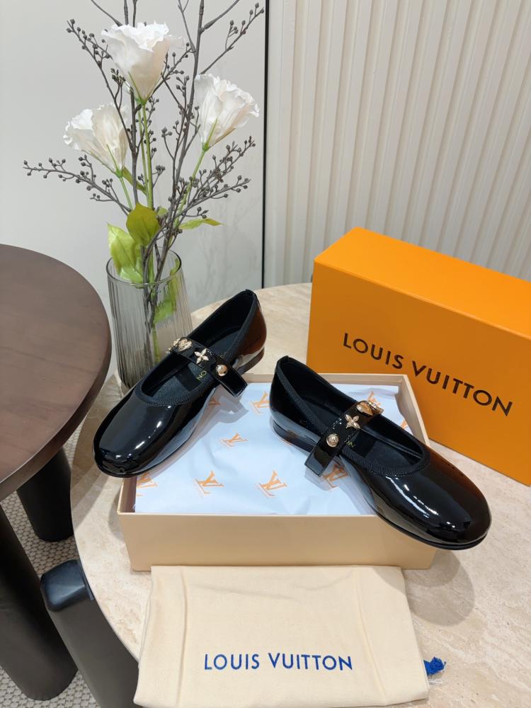 LV  flat shoes
