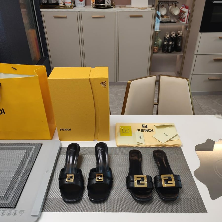 Fendi Shoes هيلز أو سليبر