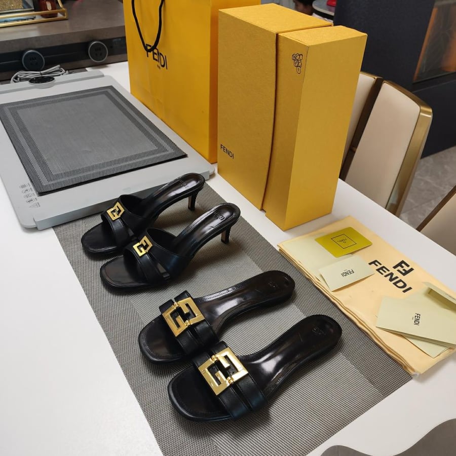 Fendi Shoes هيلز أو سليبر