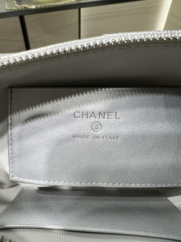 New Crescent Moon Bag شانيل