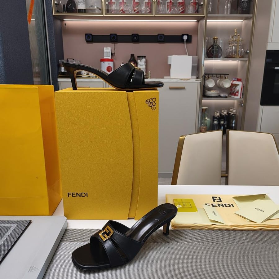 Fendi Shoes هيلز أو سليبر
