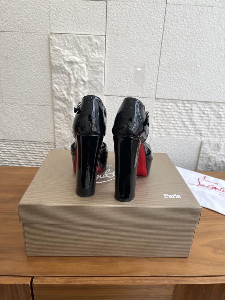 هيلز charistian Louboutin