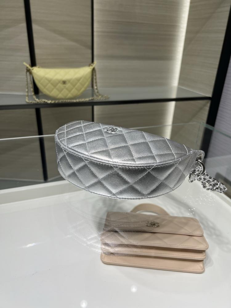 New Crescent Moon Bag شانيل