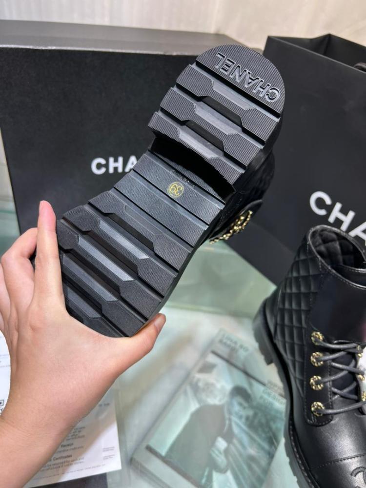 بوت Chanel