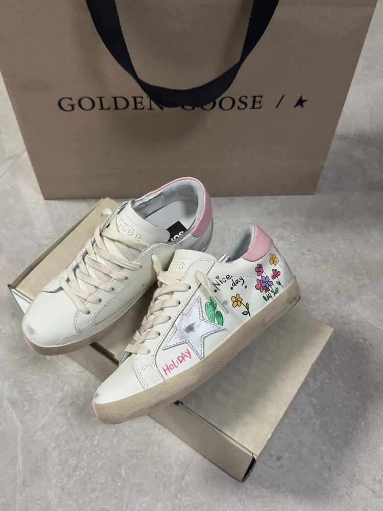 قولدن قوز  Shoes