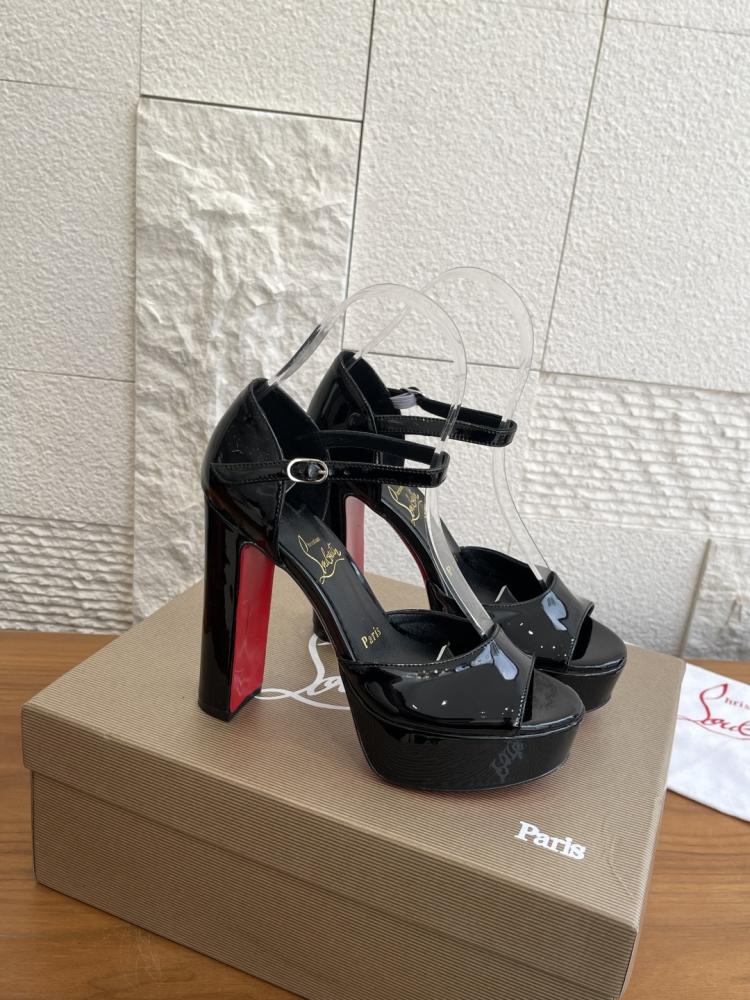 هيلز charistian Louboutin