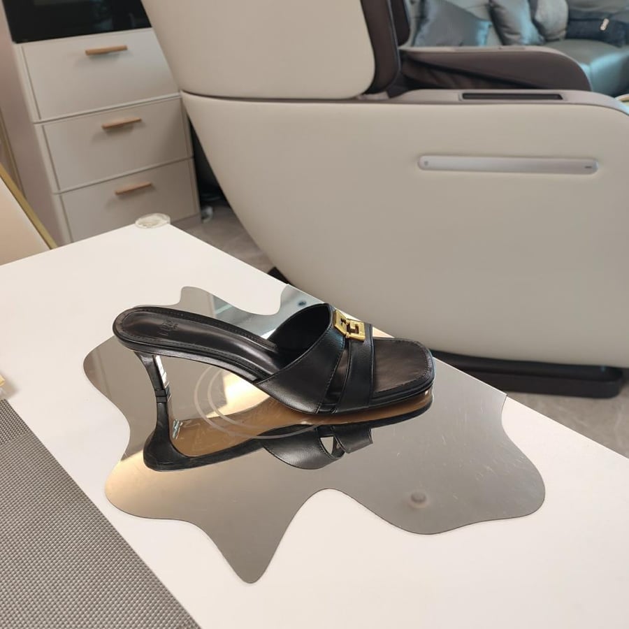 Fendi Shoes هيلز أو سليبر