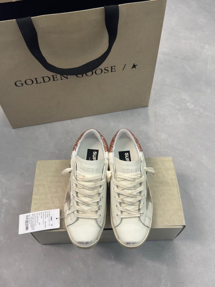 قولدن قوز  Shoes