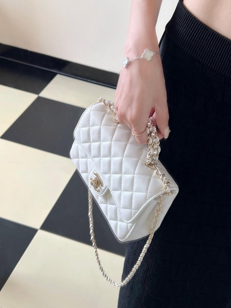 18c Chanel bag